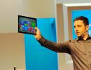 Stulbinantis „Microsoft Surface Phone“ nuotraukose, veikiantis Atsisveikinimas su „Windows Phone“.